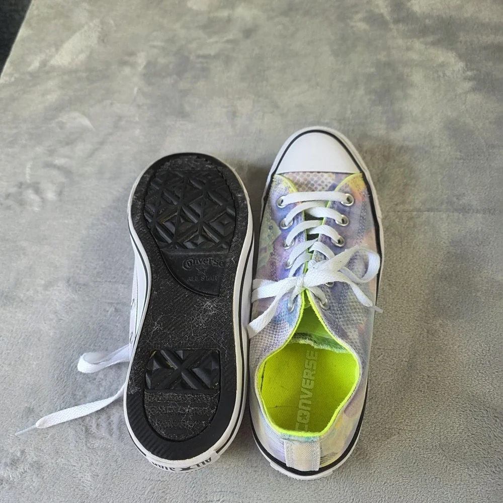 Women's Floral Converse Sneakers Size 9 With Neon Yellow Lining.